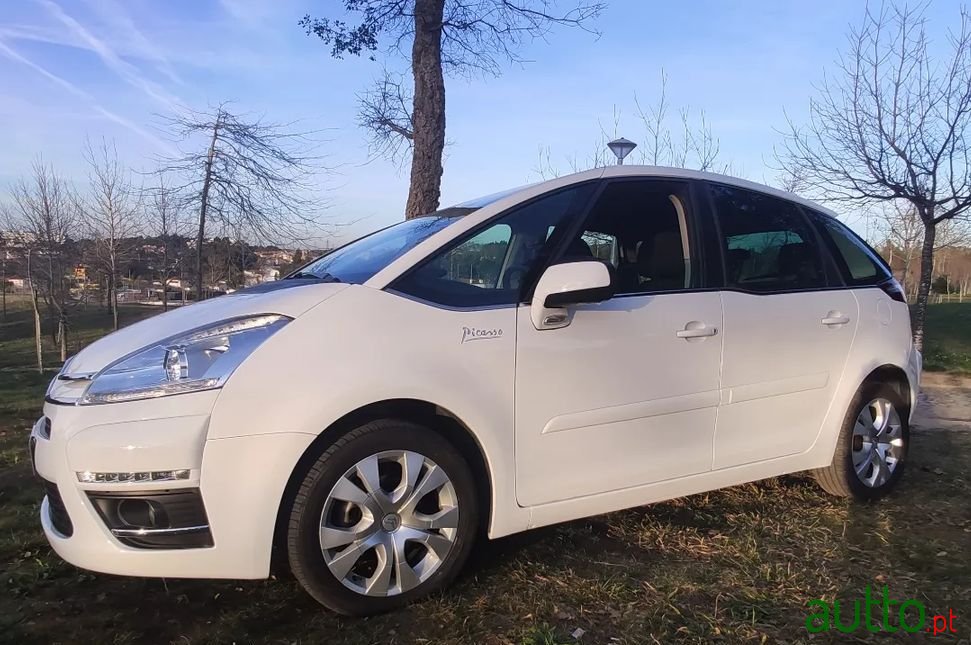2013' Citroen C4 Picasso photo #1