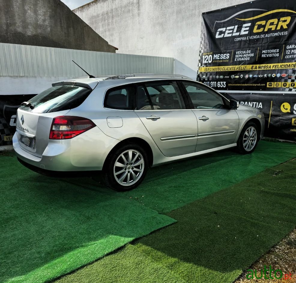 2011' Renault Laguna Break photo #4