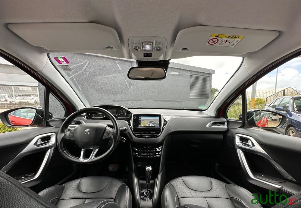 2015' Peugeot 208 photo #6