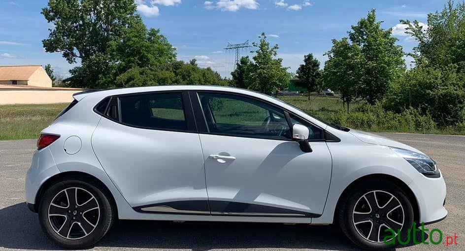 2015' Renault Clio photo #4