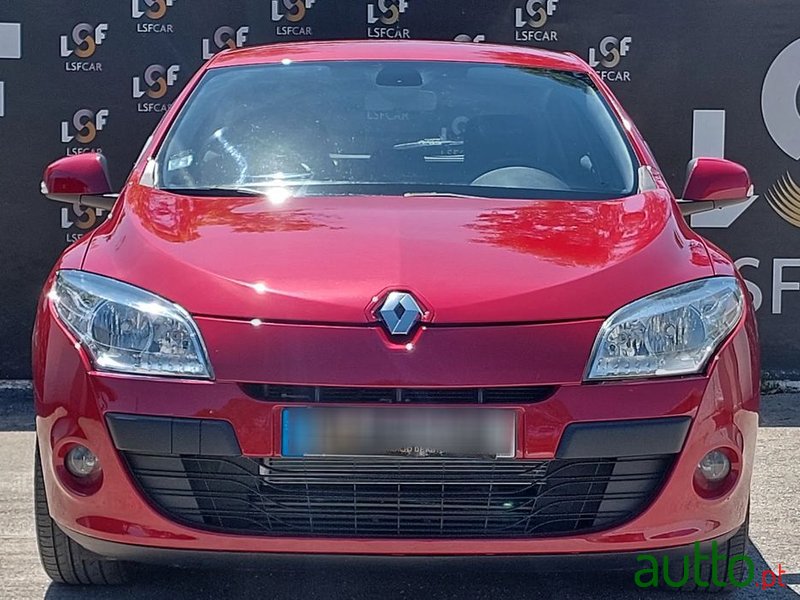 2010' Renault Megane photo #3