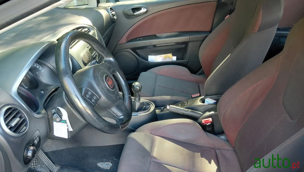2006' SEAT Leon photo #6