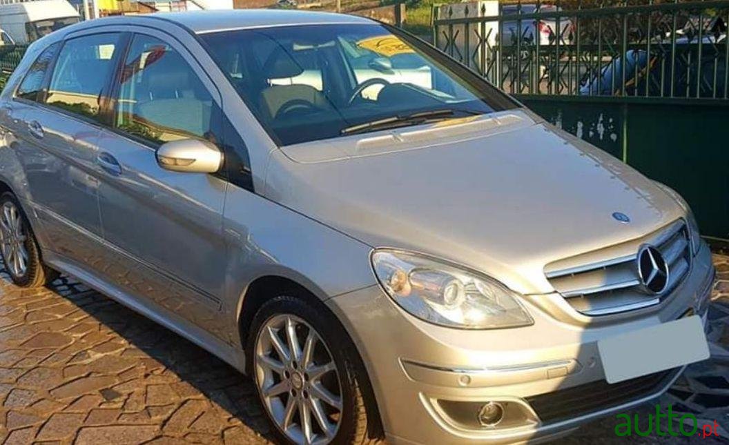 2009' Mercedes-Benz B-180 Cdi photo #2