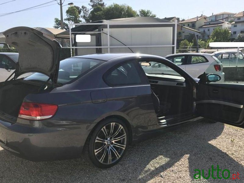 2008' BMW 320 D photo #2