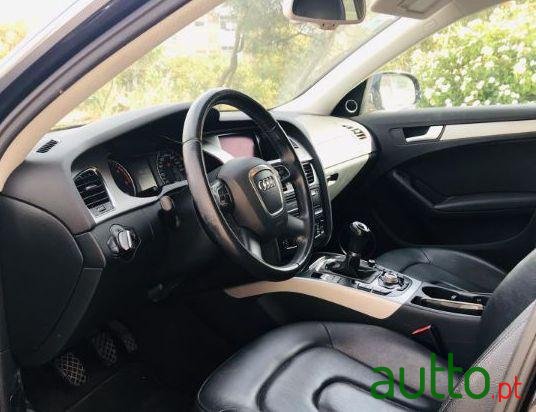 2011' Audi A4 Avant photo #3