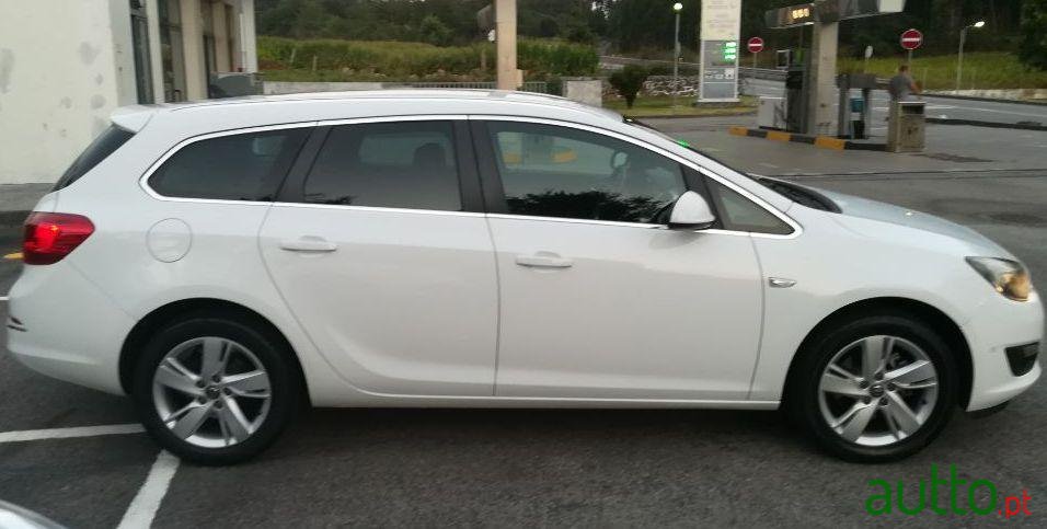 2014' Opel Astra Sports Tourer photo #3