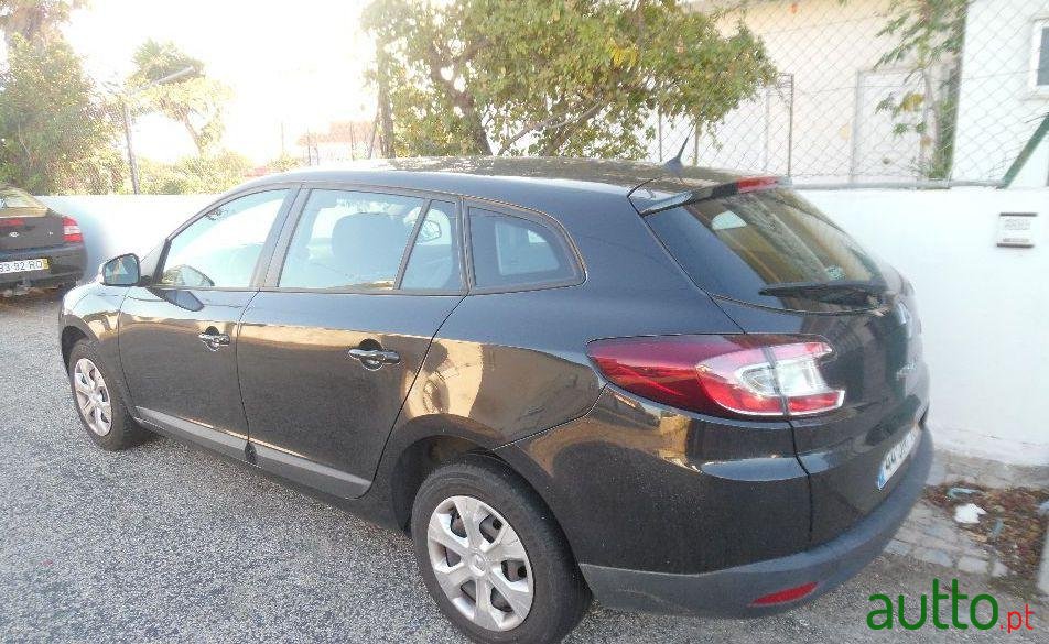 2010' Renault Megane Sport Tourer photo #2