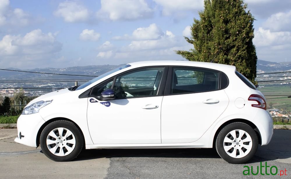 2015' Peugeot 208 photo #2