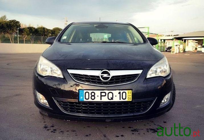 2011' Opel Astra Cosmo photo #3