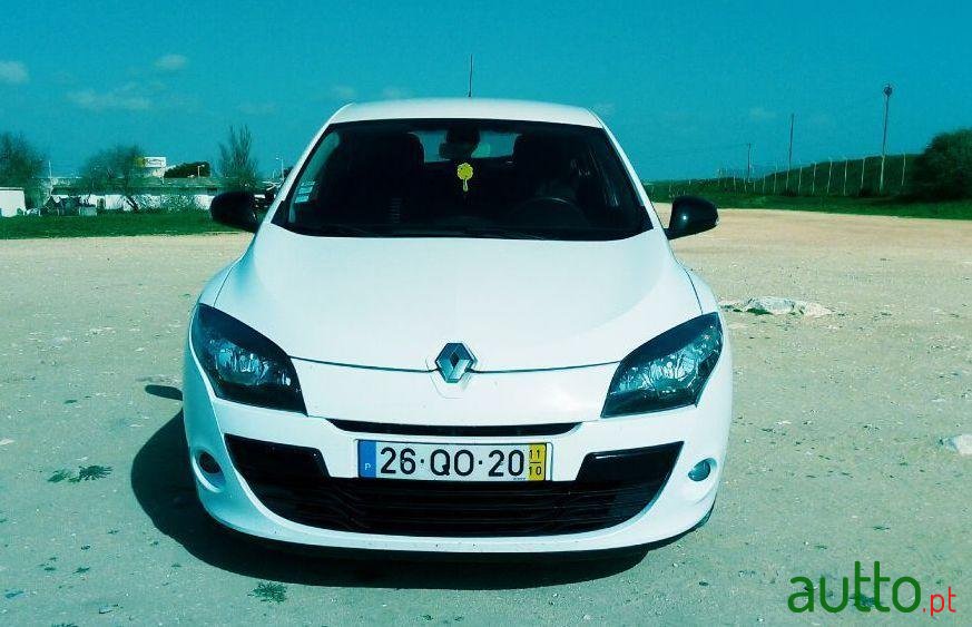 2011' Renault Megane Sport Tourer photo #4