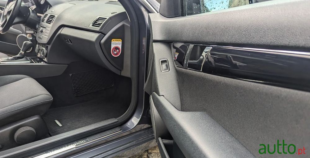 2011' Mercedes-Benz C 220 photo #4