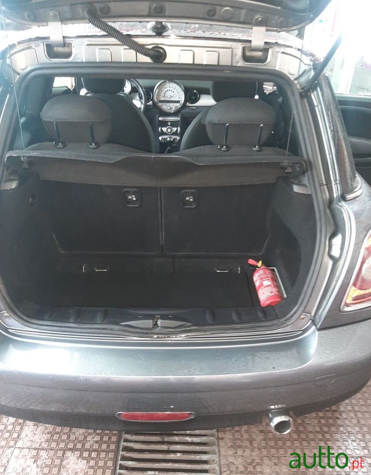 2011' MINI Cooper D photo #6