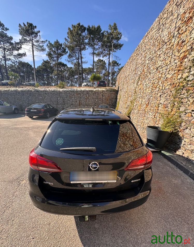 2016' Opel Astra photo #2