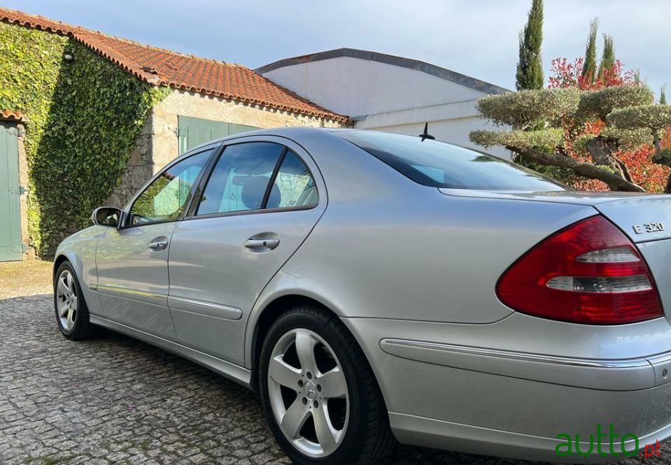 2003' Mercedes-Benz E-320 photo #2