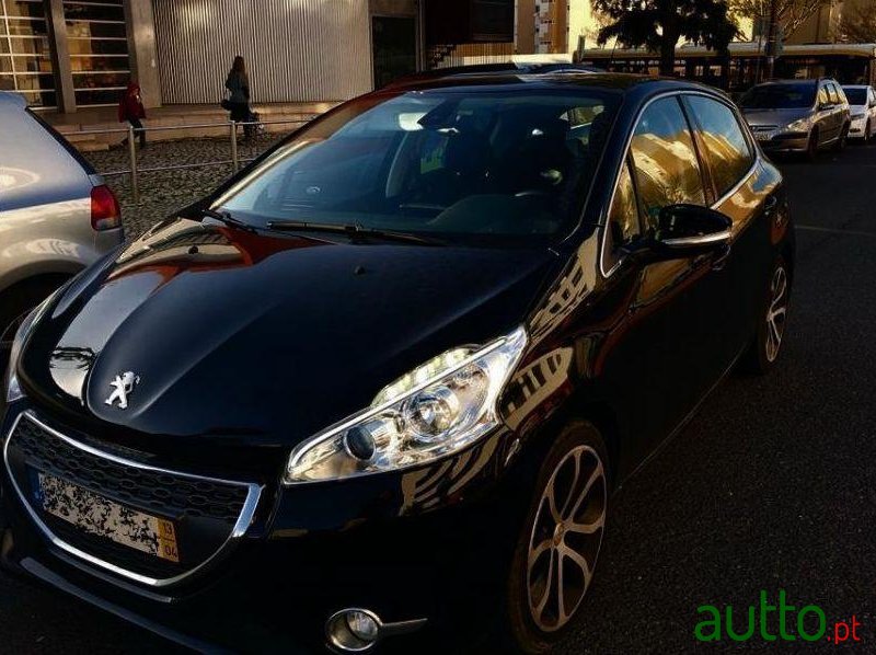 2013' Peugeot 208 Allure photo #2