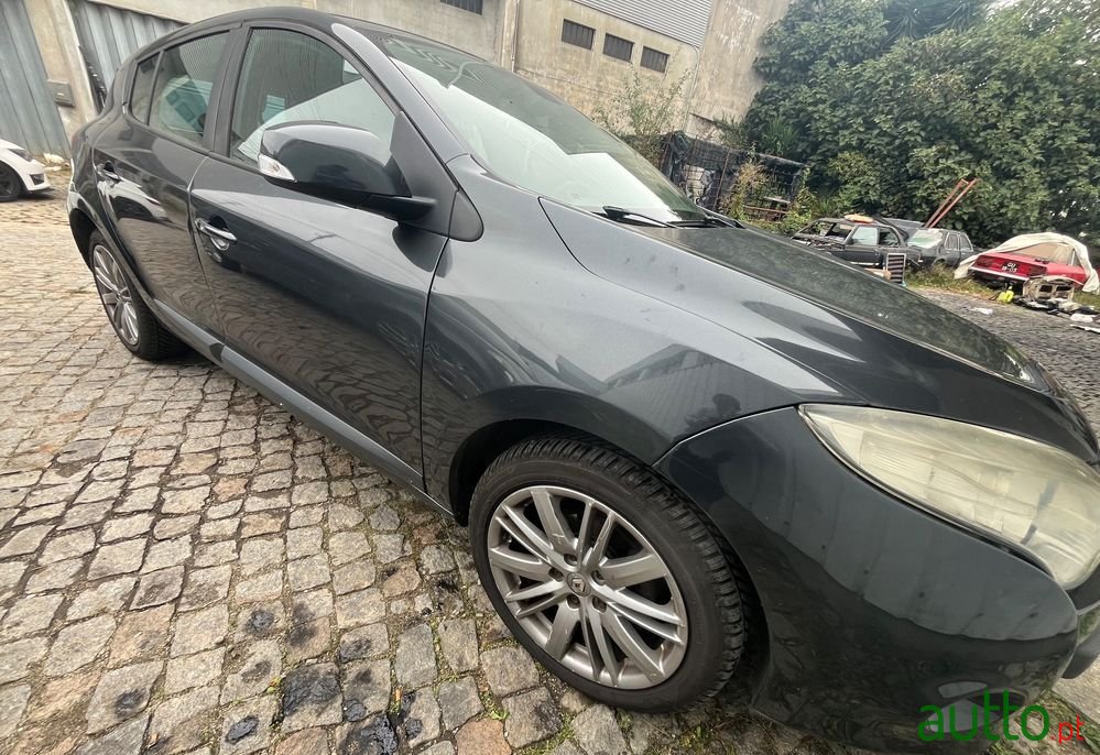 2010' Renault Megane photo #3