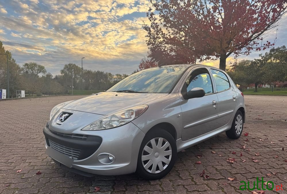 2011' Peugeot 206+ 1.1 Urban photo #1