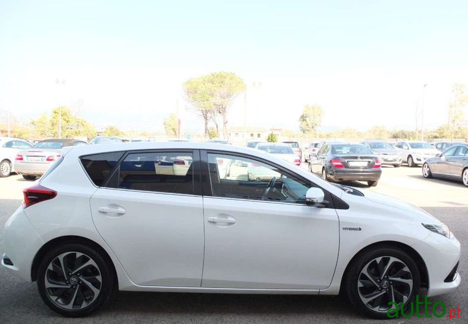 2016' Toyota Auris Sport photo #2