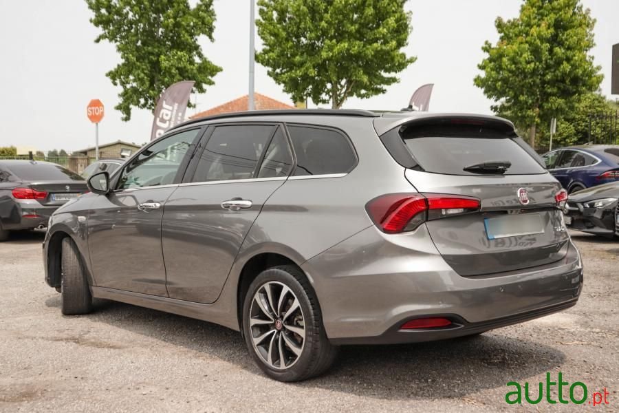 2018' Fiat Tipo Station Wagon photo #3