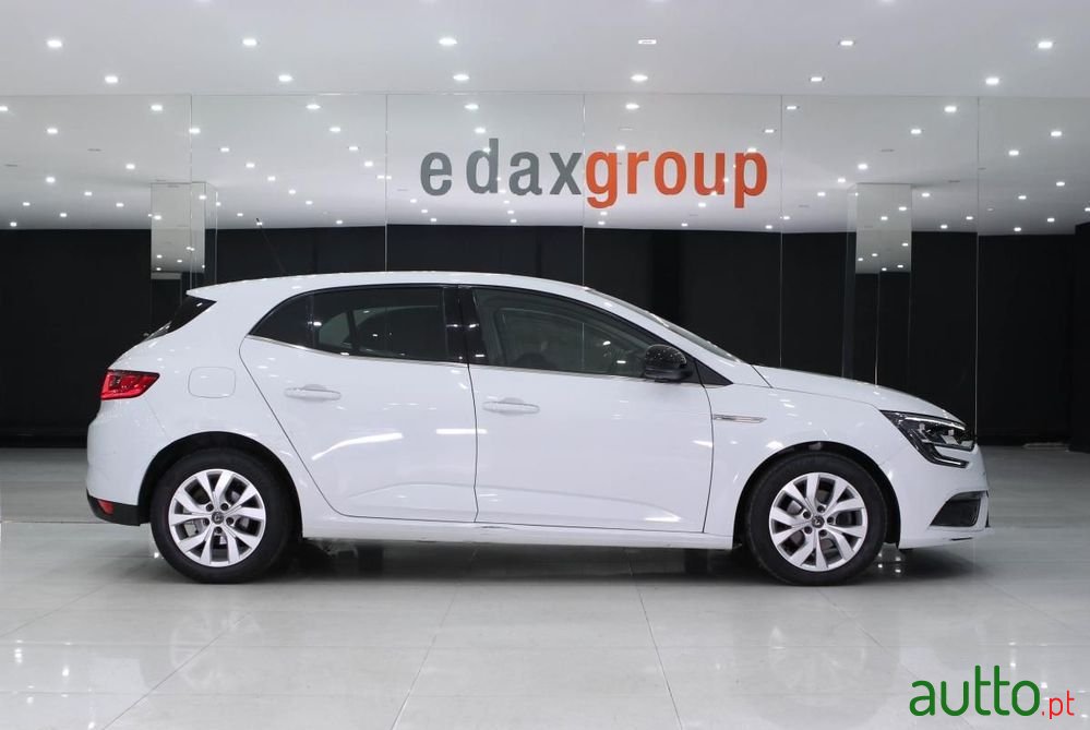 2020' Renault Megane photo #2