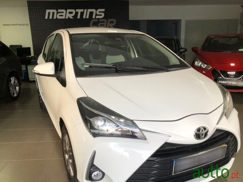 2017' Toyota Yaris photo #3
