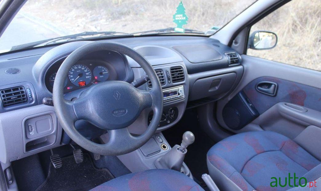 2001' Renault Clio 1.5Dci Comercial photo #3