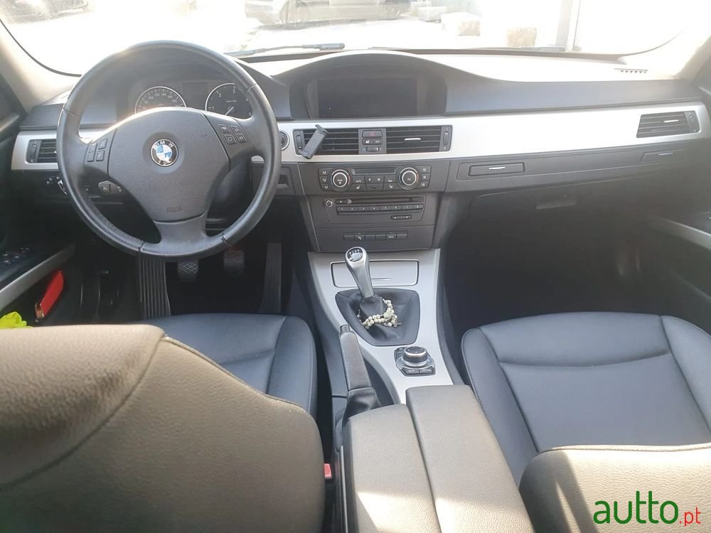 2011' BMW Série 3 D Touring photo #5