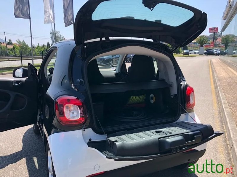 2020' Smart Fortwo Passion photo #3