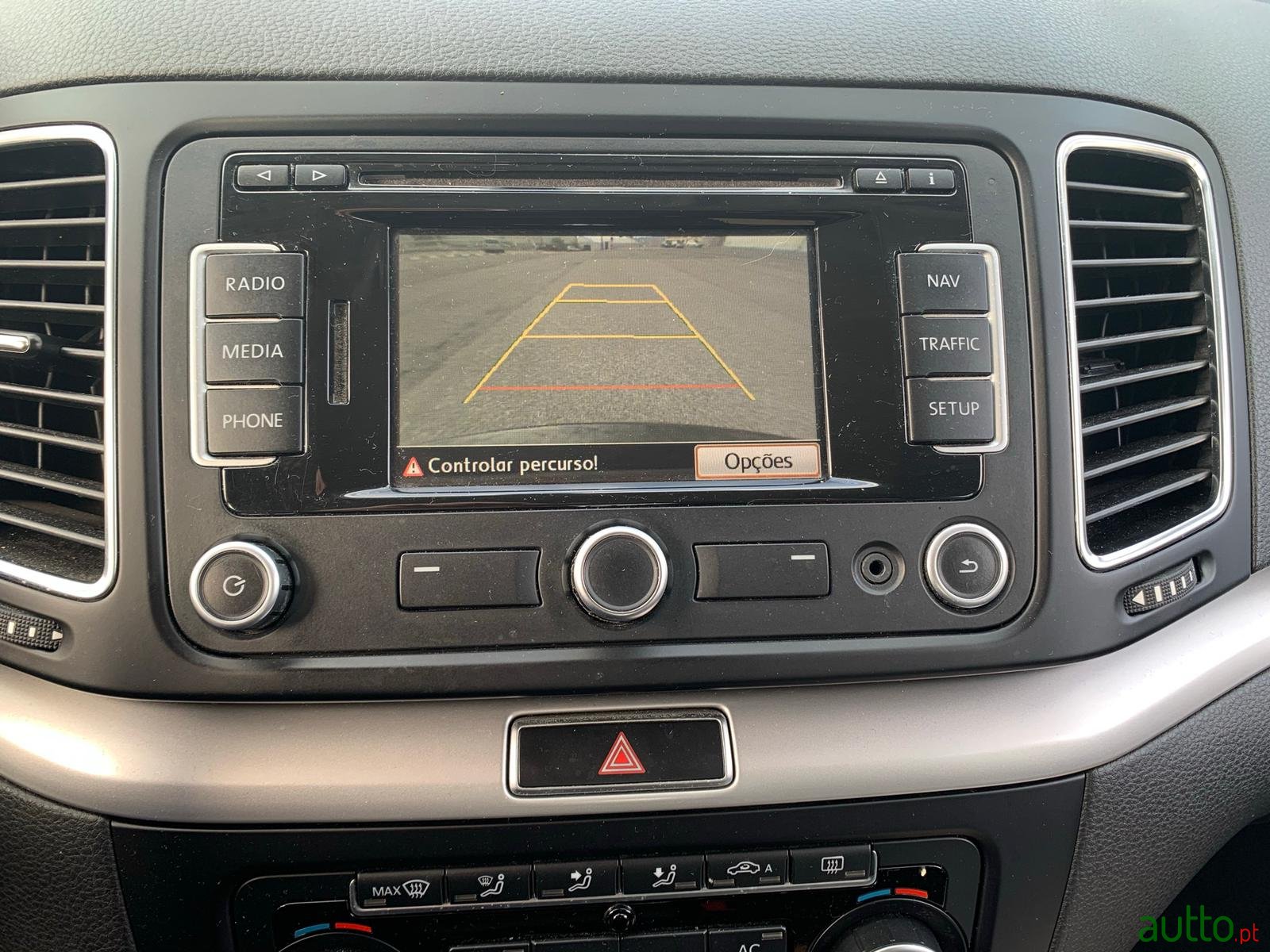 2011' Volkswagen Sharan photo #4