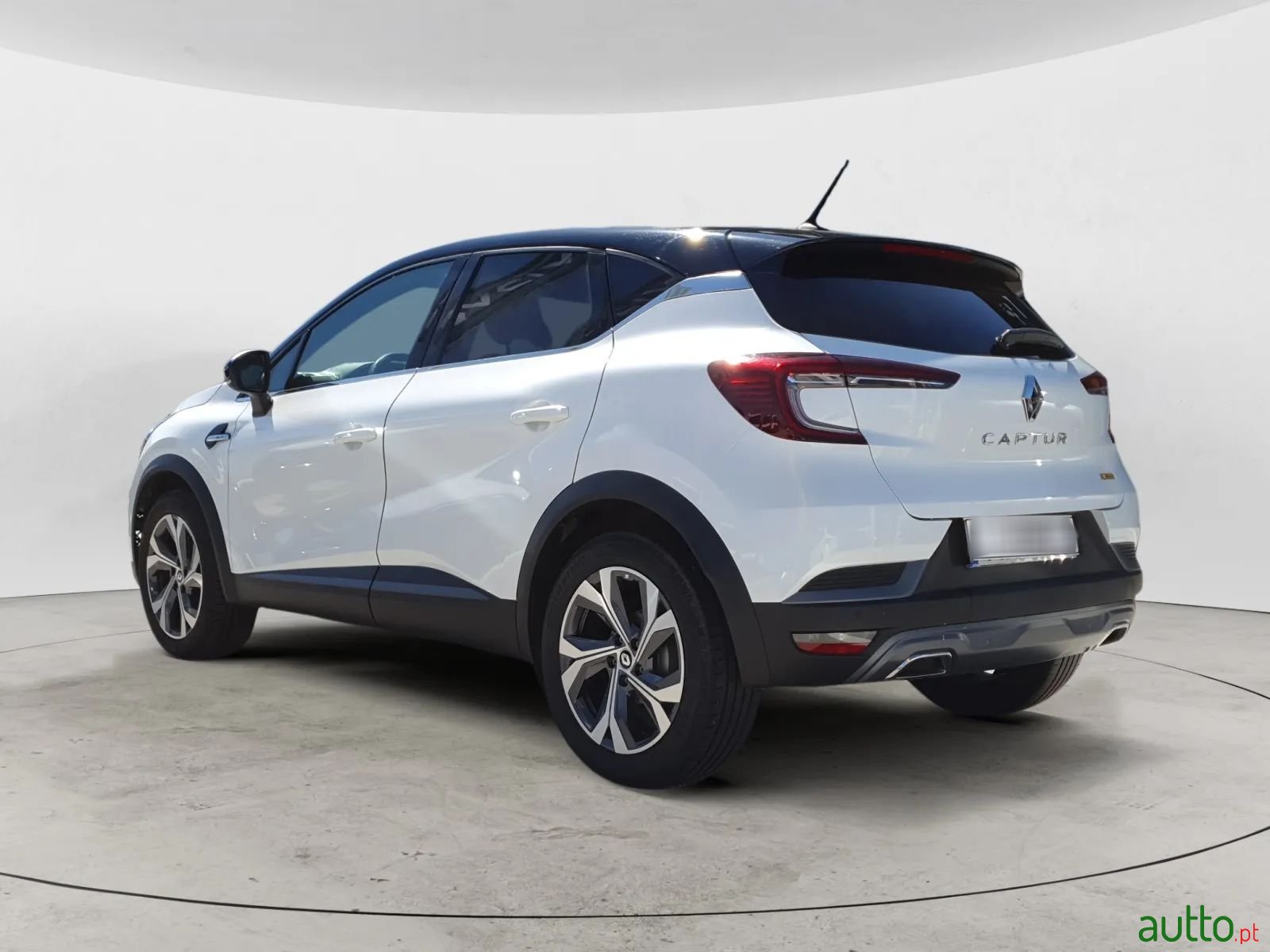 2022' Renault Captur photo #2