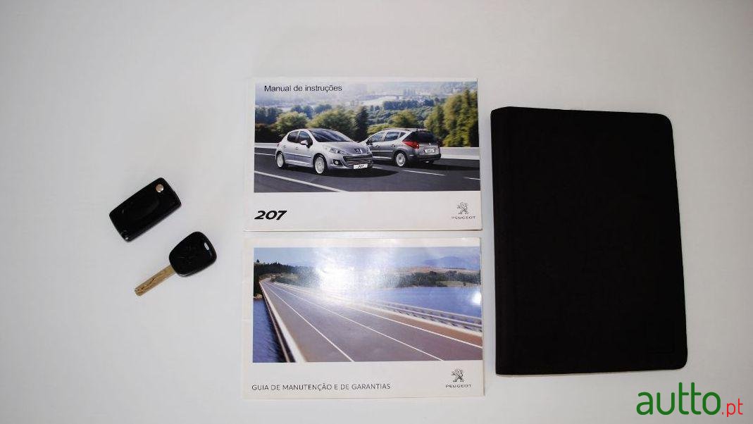 2011' Peugeot 207 Sw photo #1