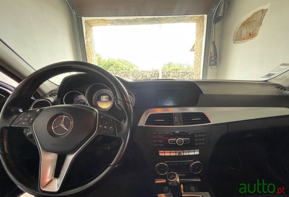 2012' Mercedes-Benz C-220 photo #5