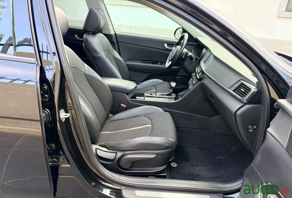 2017' Kia Optima Sw photo #4