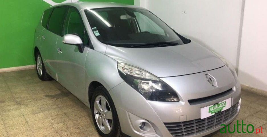2009' Renault Grand Scenic photo #1