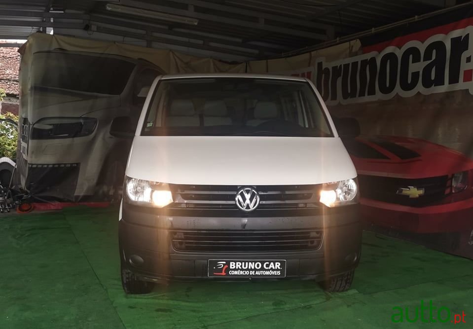 2013' Volkswagen Transporter photo #2