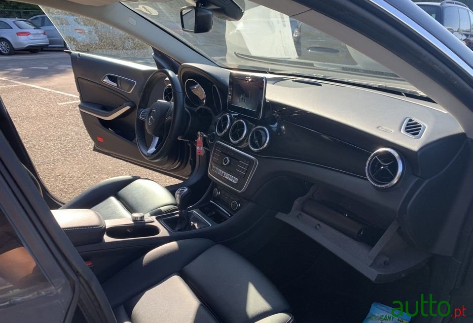 2016' Mercedes-Benz Cla-180 photo #5