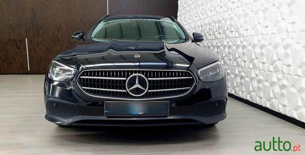 2021' Mercedes-Benz E 300 photo #3
