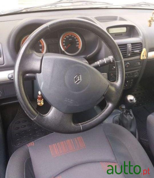 2004' Renault Clio photo #1