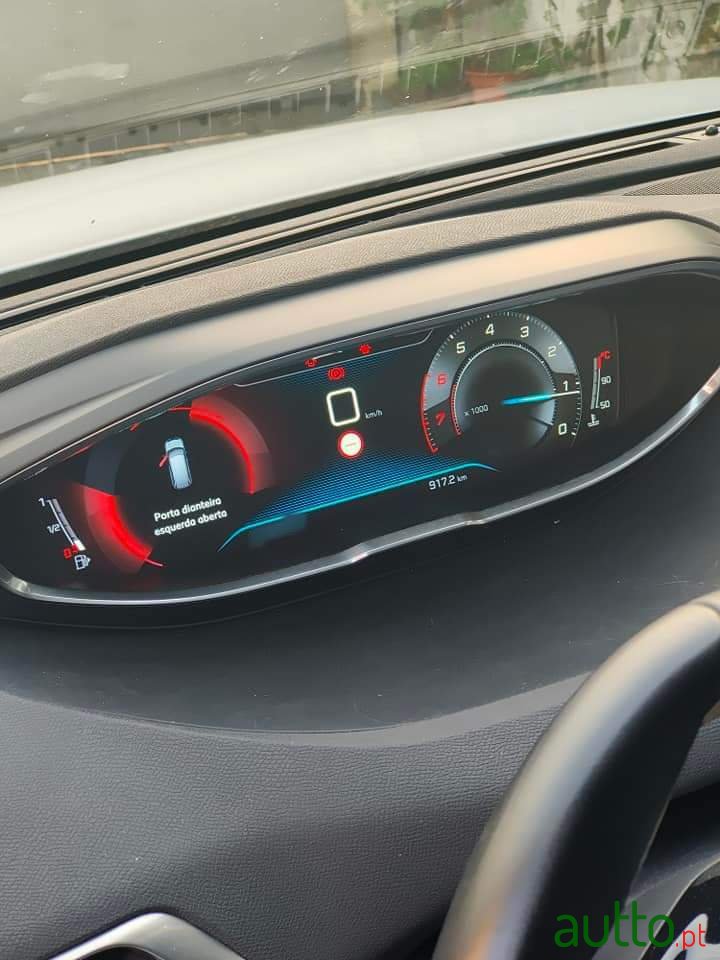 2017' Peugeot 5008 photo #3