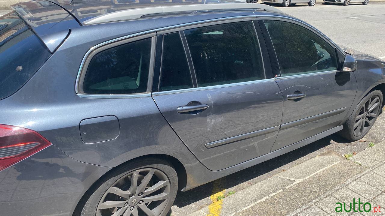 2012' Renault Laguna photo #7