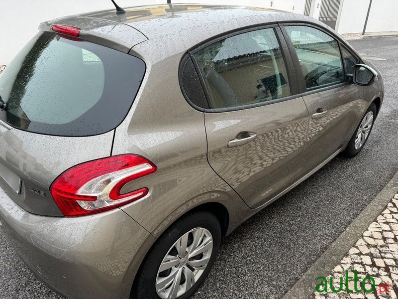 2014' Peugeot 208 photo #6