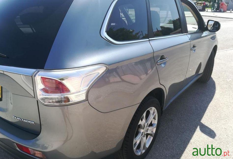 2014' Mitsubishi Outlander photo #1