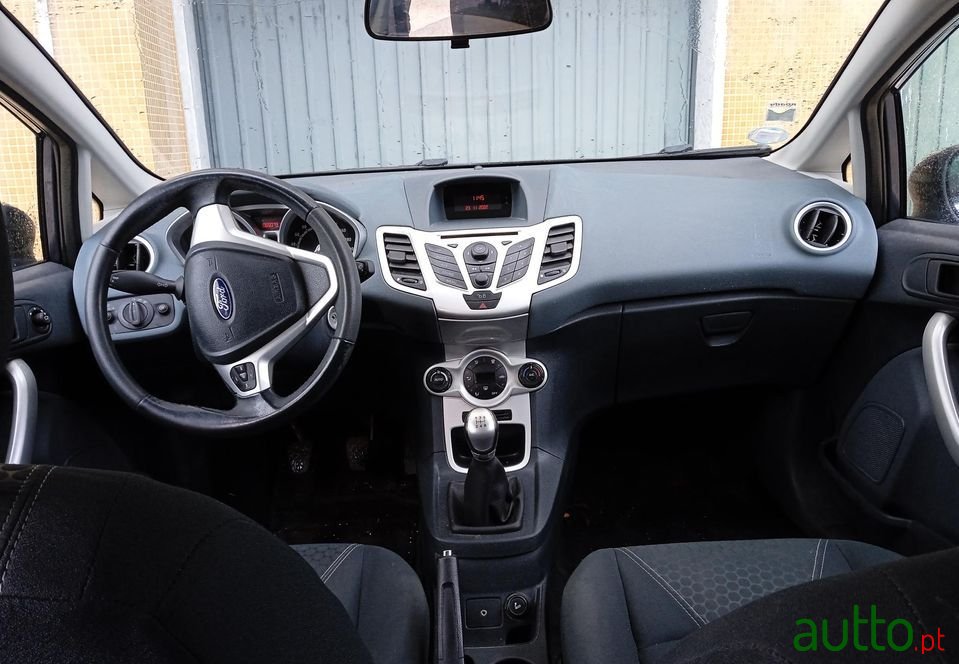 2010' Ford Fiesta photo #1
