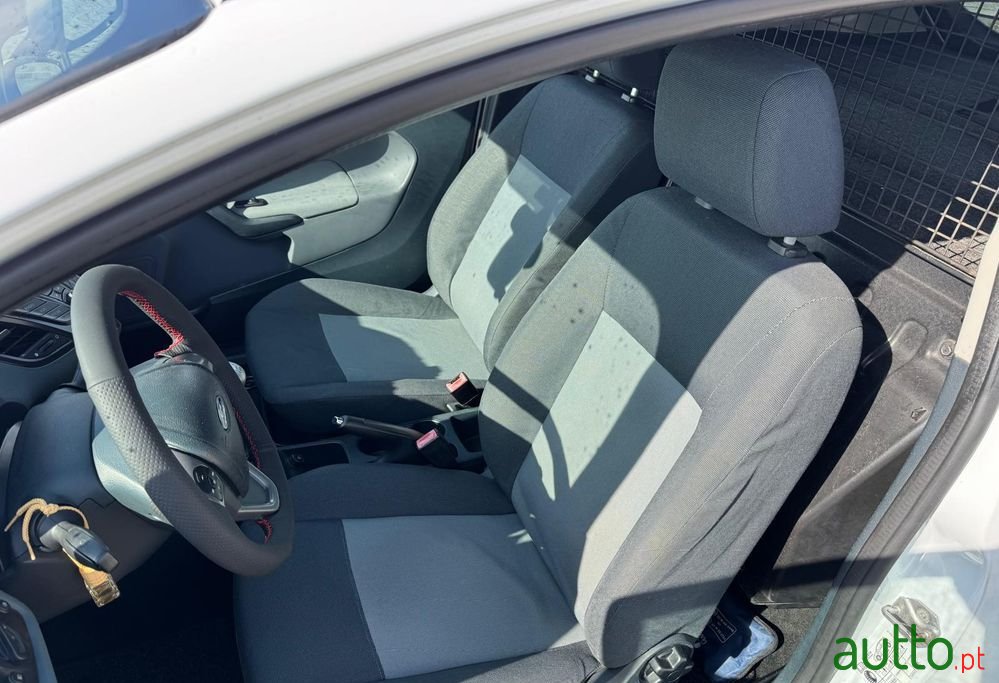 2010' Ford Fiesta photo #5