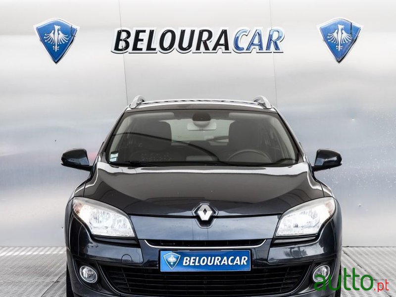 2013' Renault Megane Sport Tourer photo #2