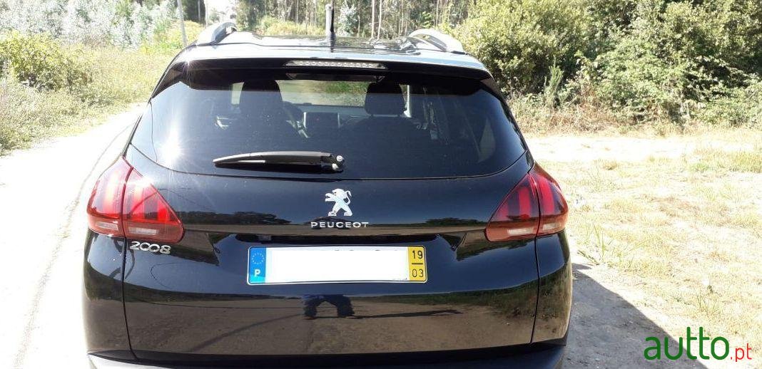 2019' Peugeot 2008 photo #3