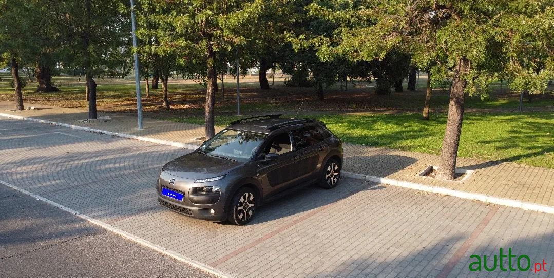 2017' Citroen C4 Cactus photo #2