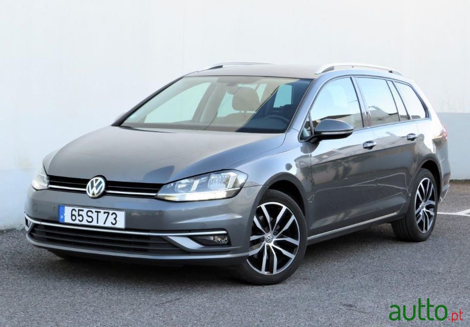 2017' Volkswagen Golf Variant photo #1
