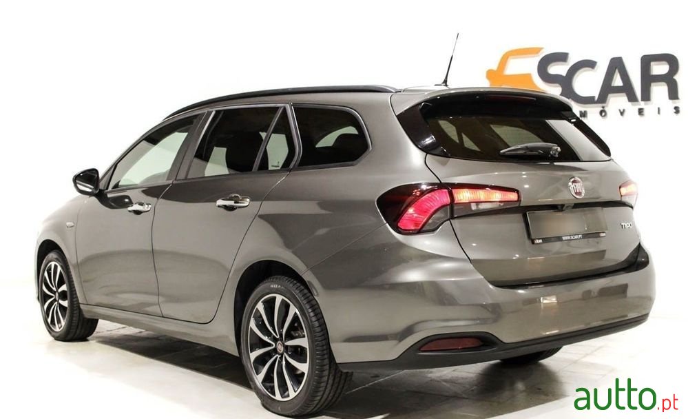 2020' Fiat Tipo Station Wagon photo #3