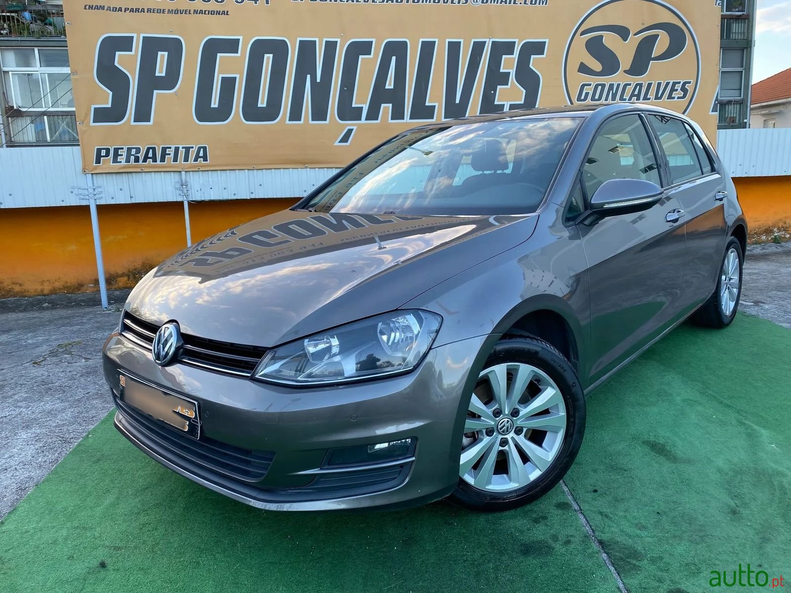 2015' Volkswagen Golf photo #1